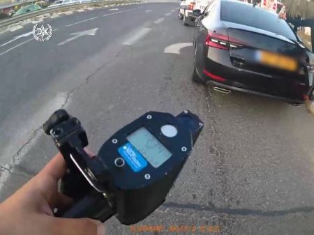 فيديو : الشرطة تضبط سائق جديد من جلجولية يقود بسرعة 234 كم / ساعة
